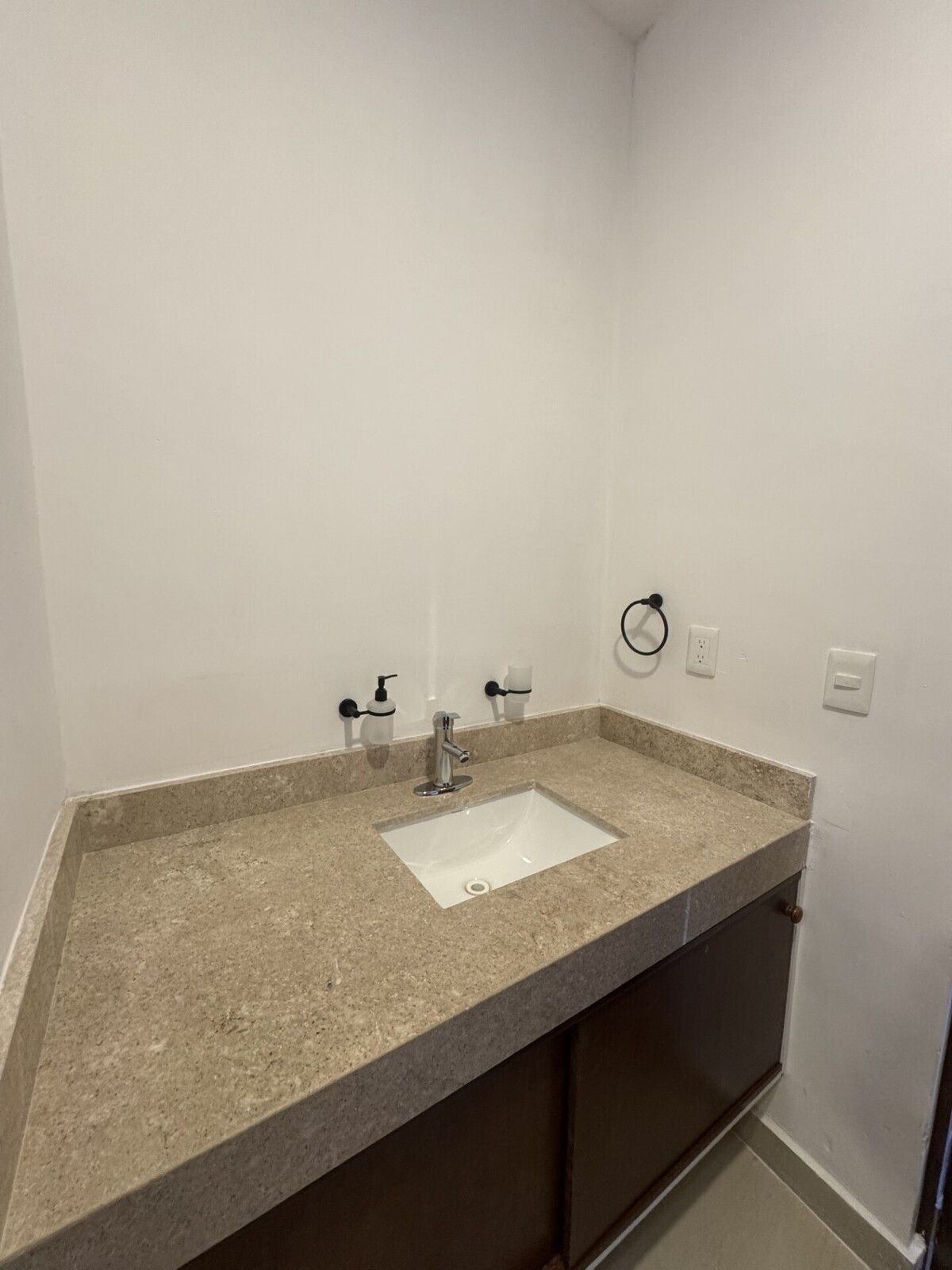17 de 24: Baño Recámara Secundaria