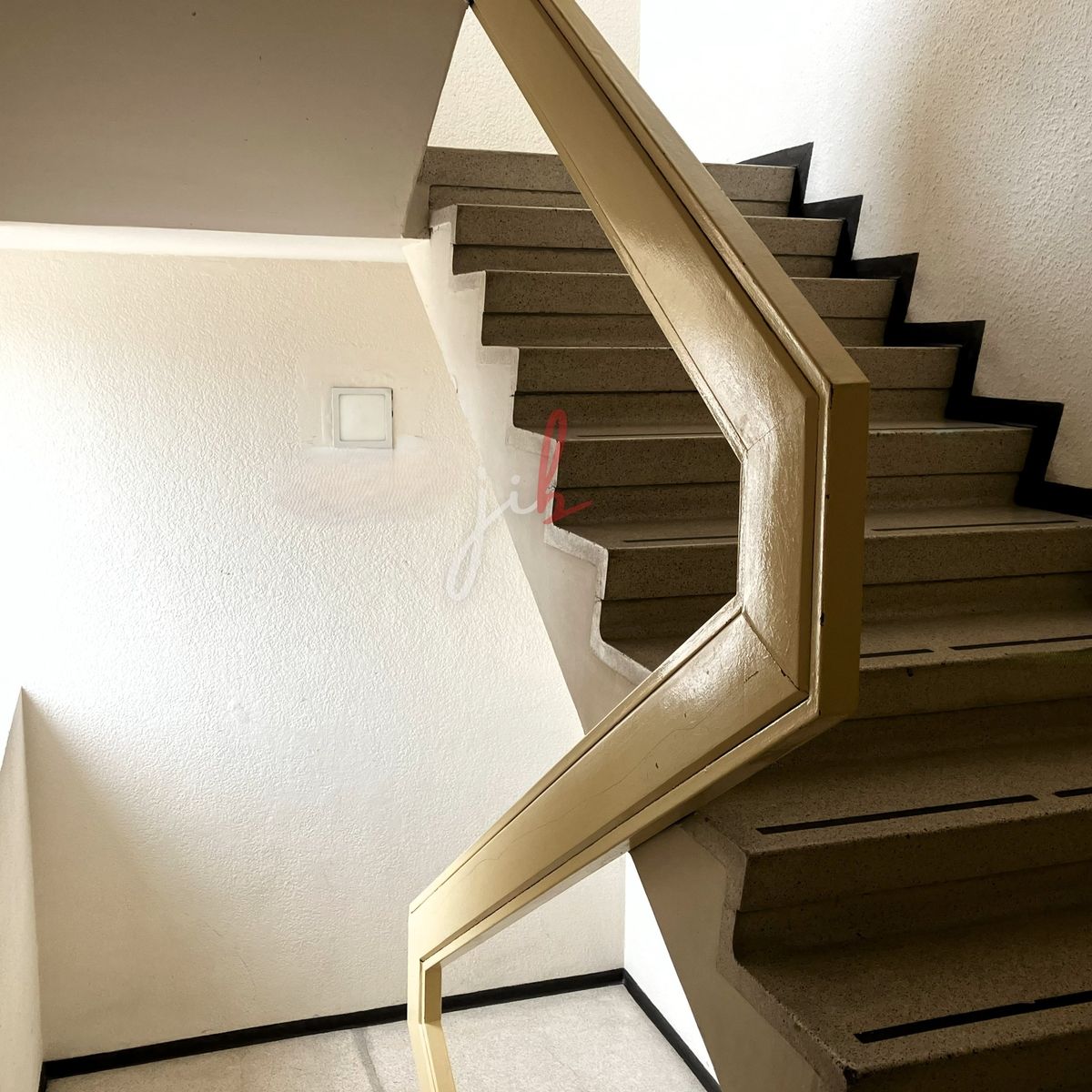 5 de 7: escalera de emergencia