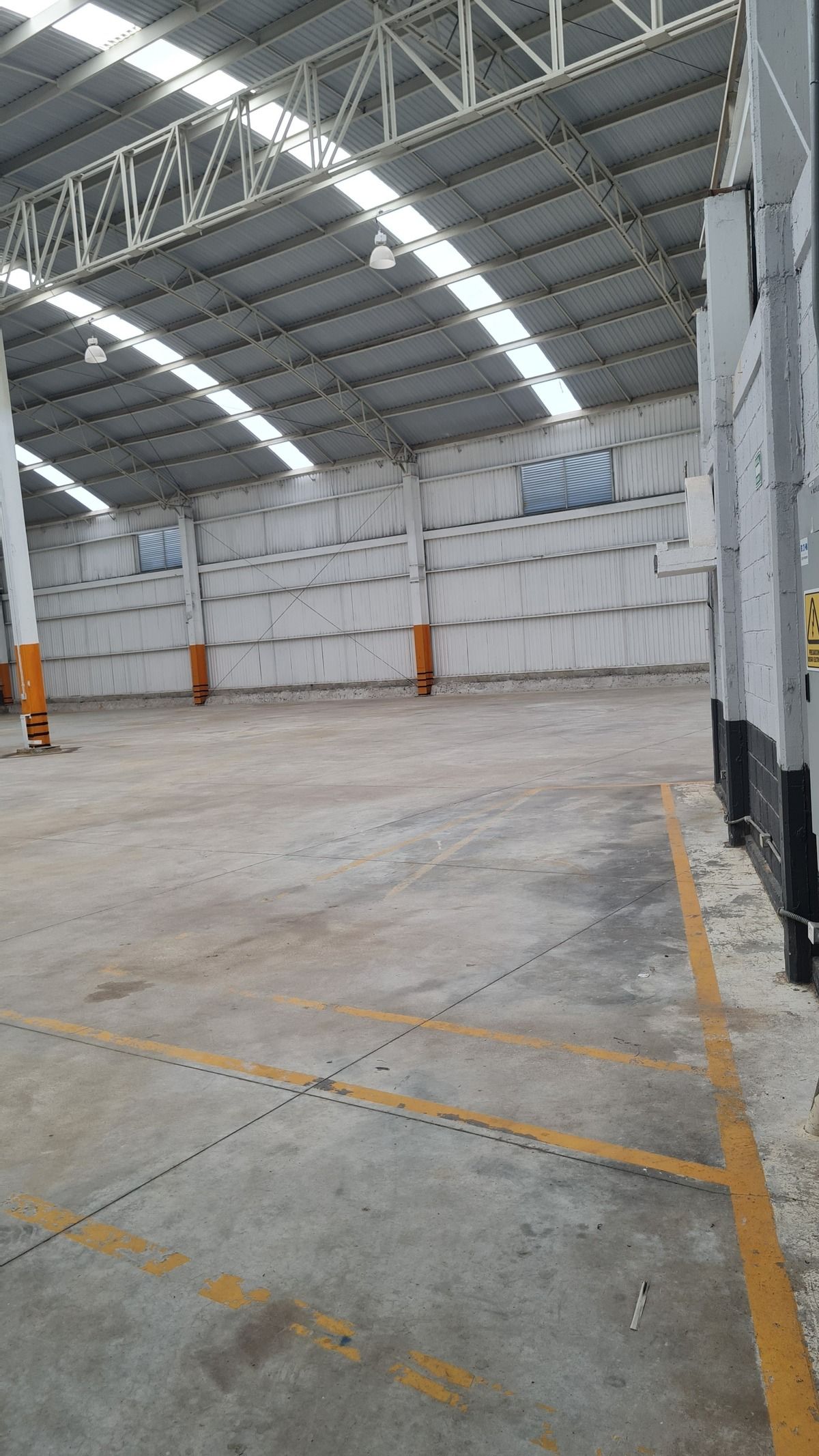 5 de 18: Renta Bodega Industrial  1,400 m2  50 kvas, Queretaro