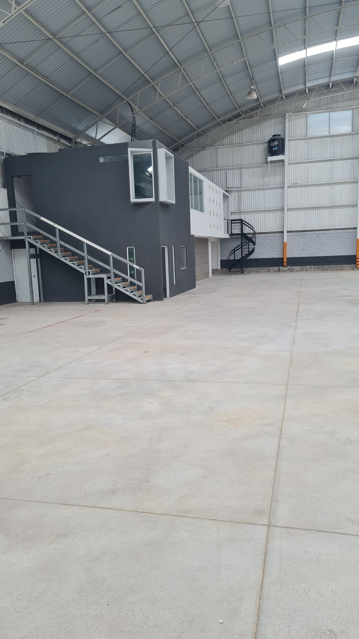 6 de 18: Renta Bodega Industrial  1,400 m2  50 kvas, Queretaro