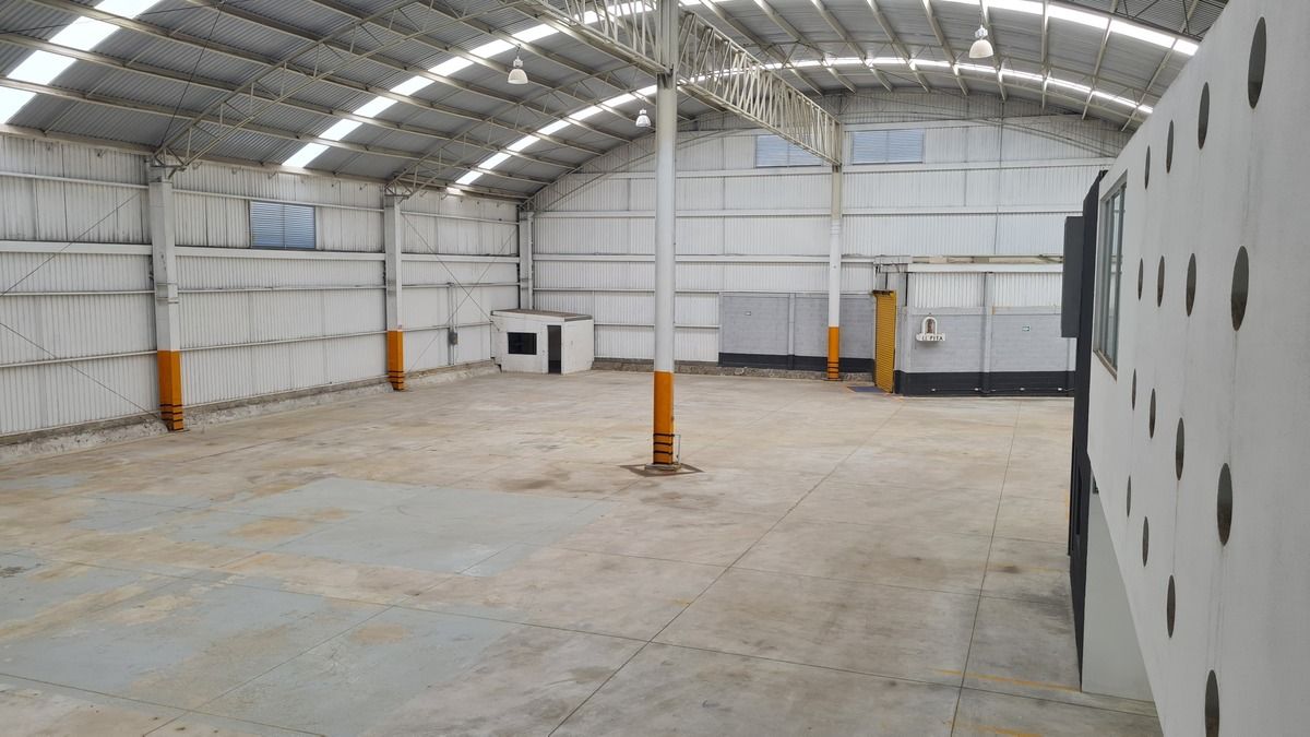 10 de 18: Renta Bodega Industrial  1,400 m2  50 kvas, Queretaro