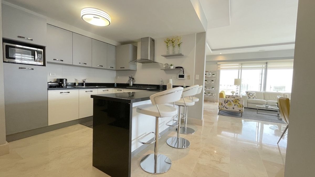 17 de 33: Cocina fría y desayunador