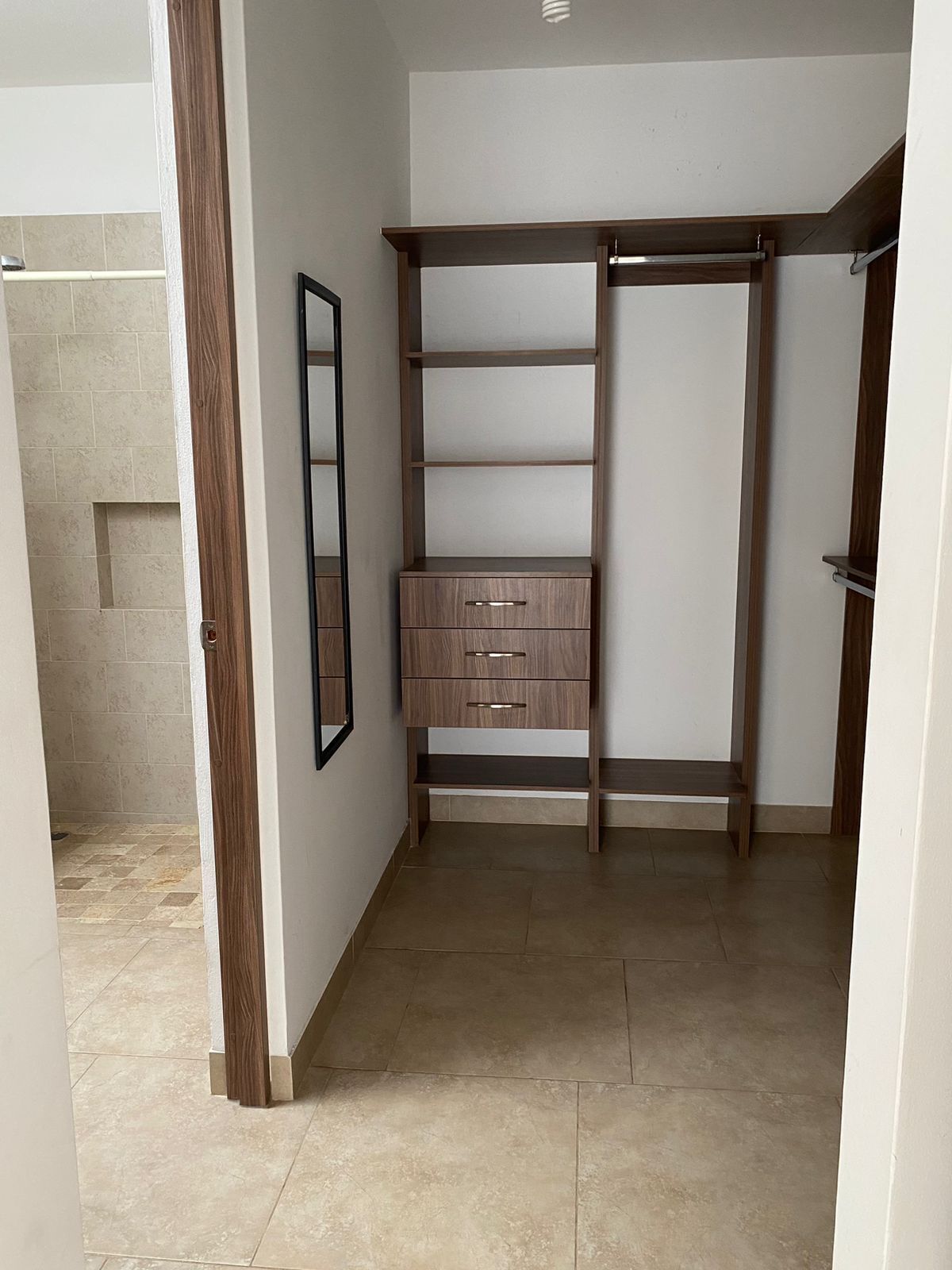 15 of 28: vetidor recámara 1