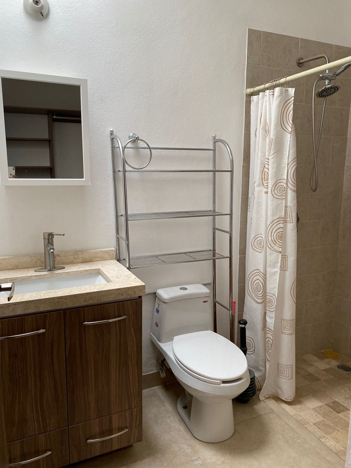 18 of 28: baño compartido