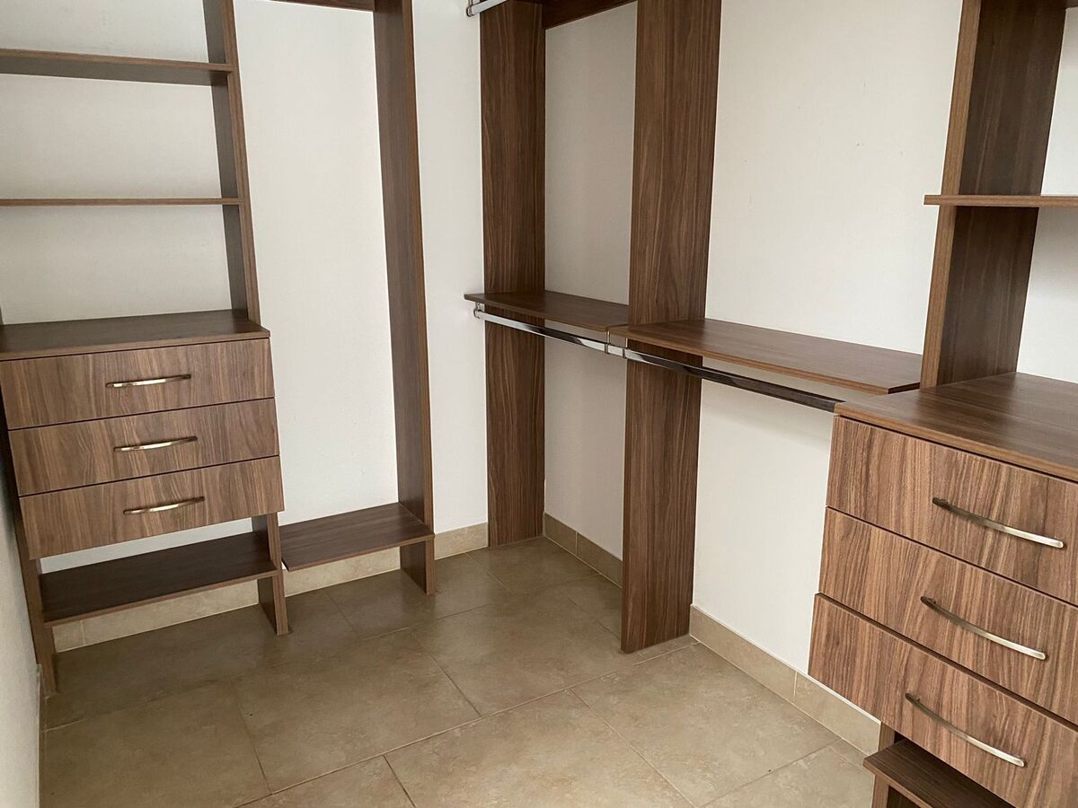 19 of 28: vestidor recámara 1