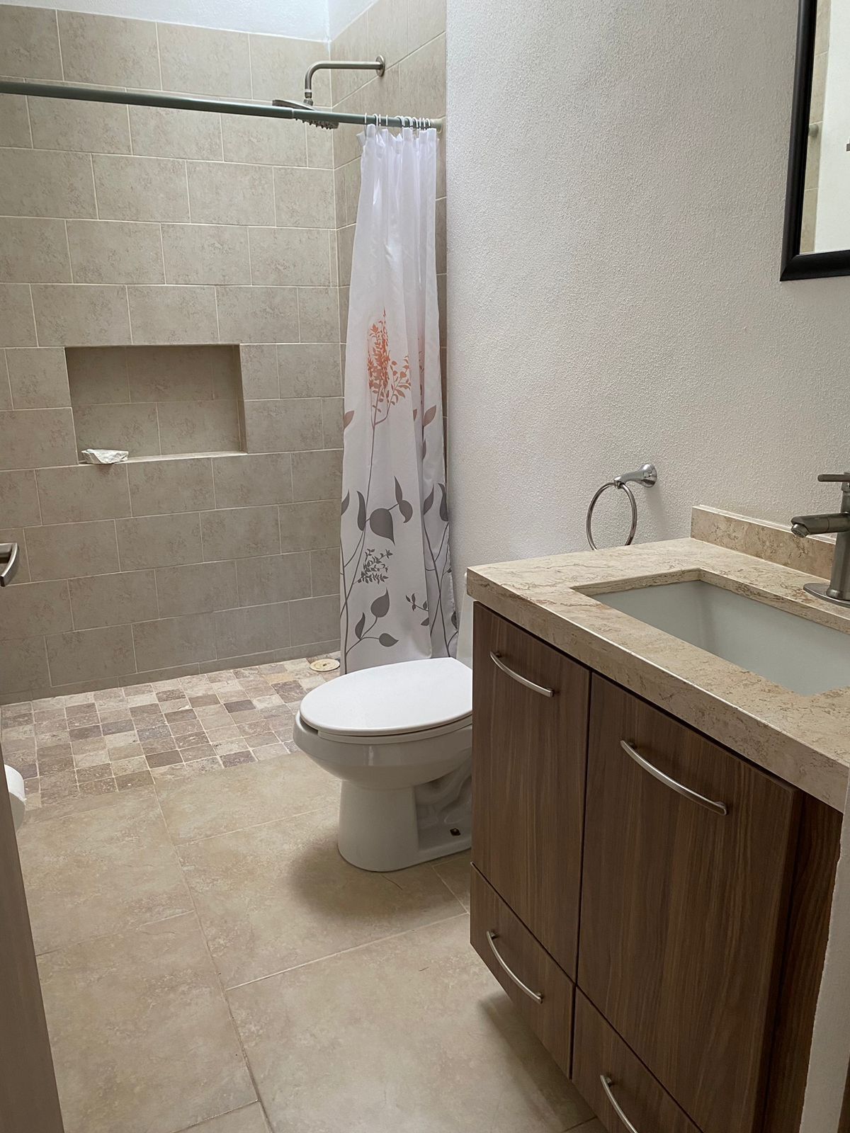 22 of 28: baño recámara 1