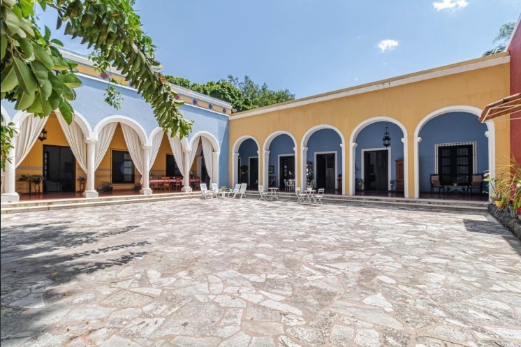 2 de 26: Vista al corredor de las recamaras y espacios de convivencia