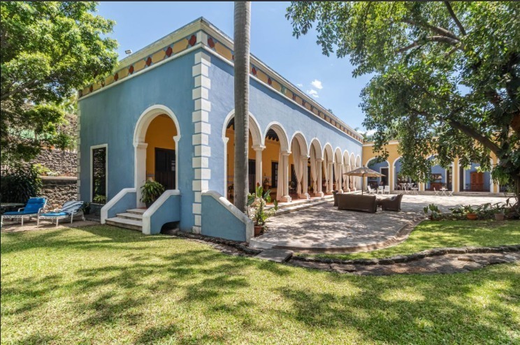 5 de 26: Termina el corredor y empieza entrada a una capilla.