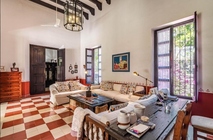 20 de 26: Estancia continua el techo con vigetas.