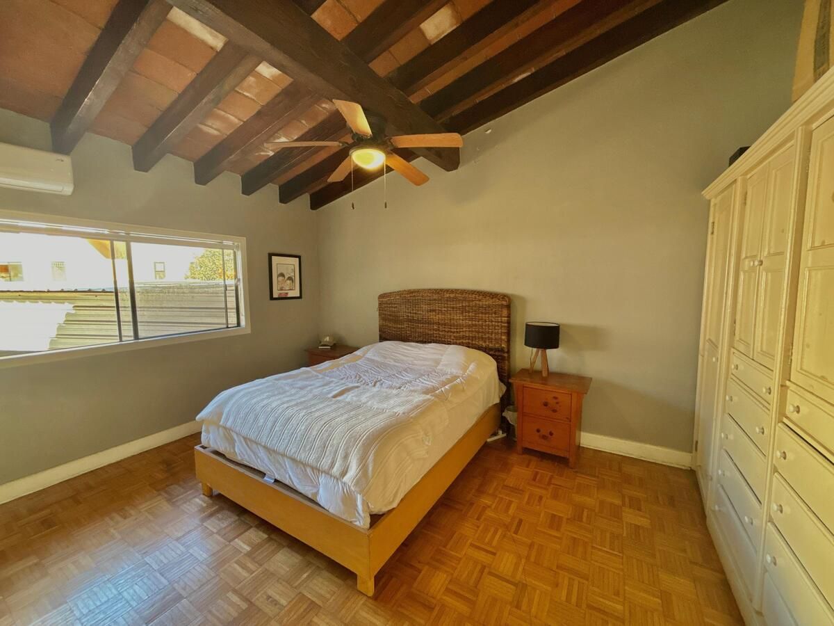 21 de 32: tercera rec con closet de pared en segundo piso