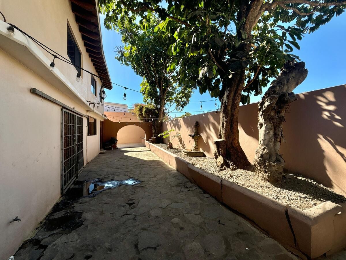 31 de 32: patio area trasera
