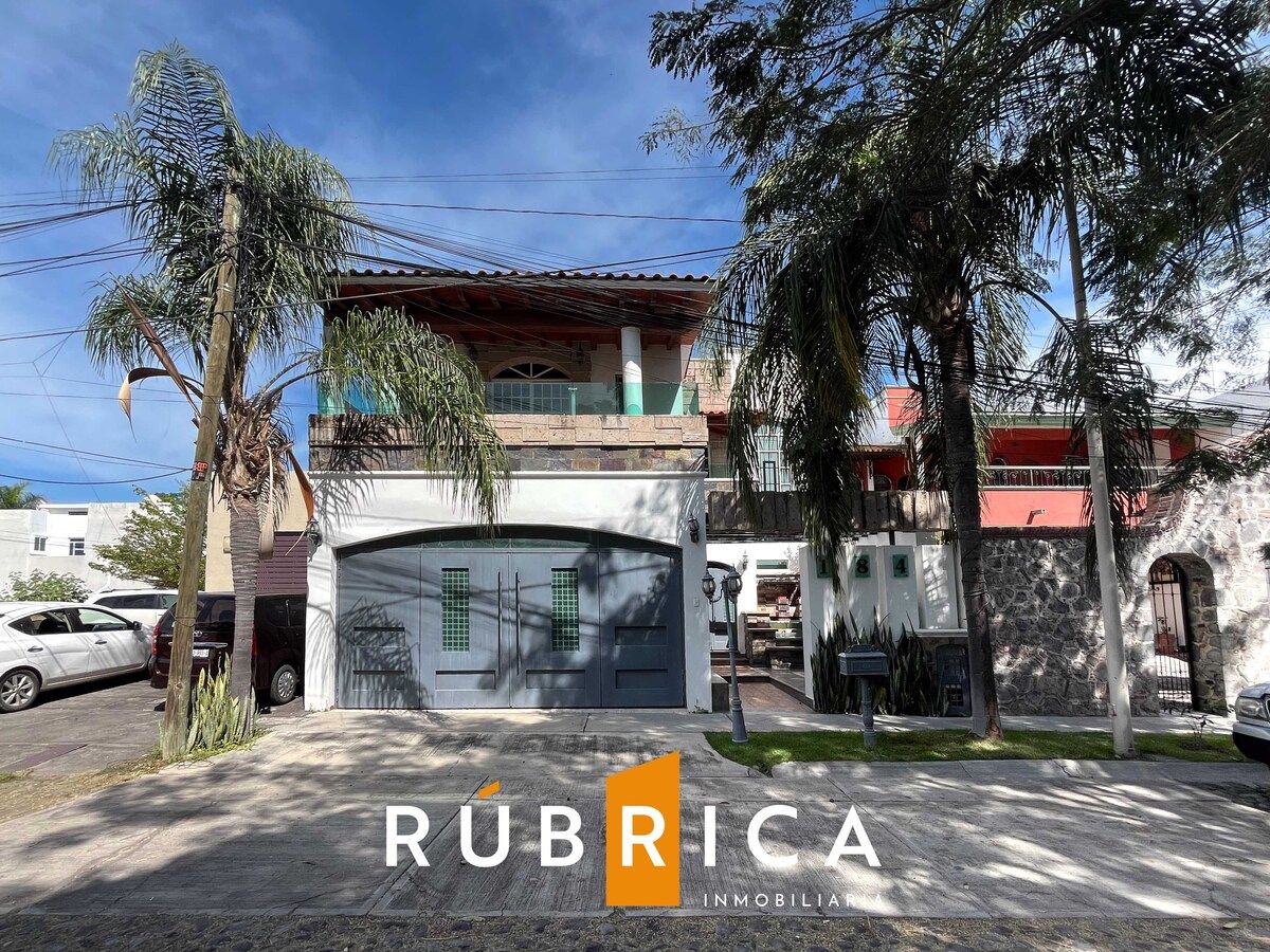 Casa en Venta en Residencial Esmeralda, Colima.