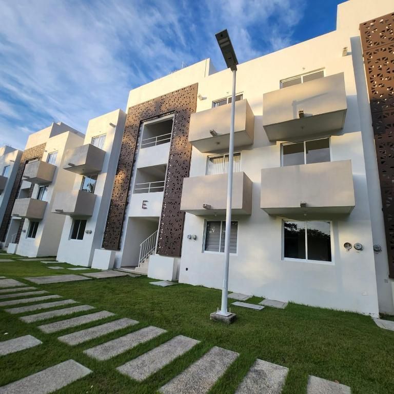 11 of 24: Fachada edificio