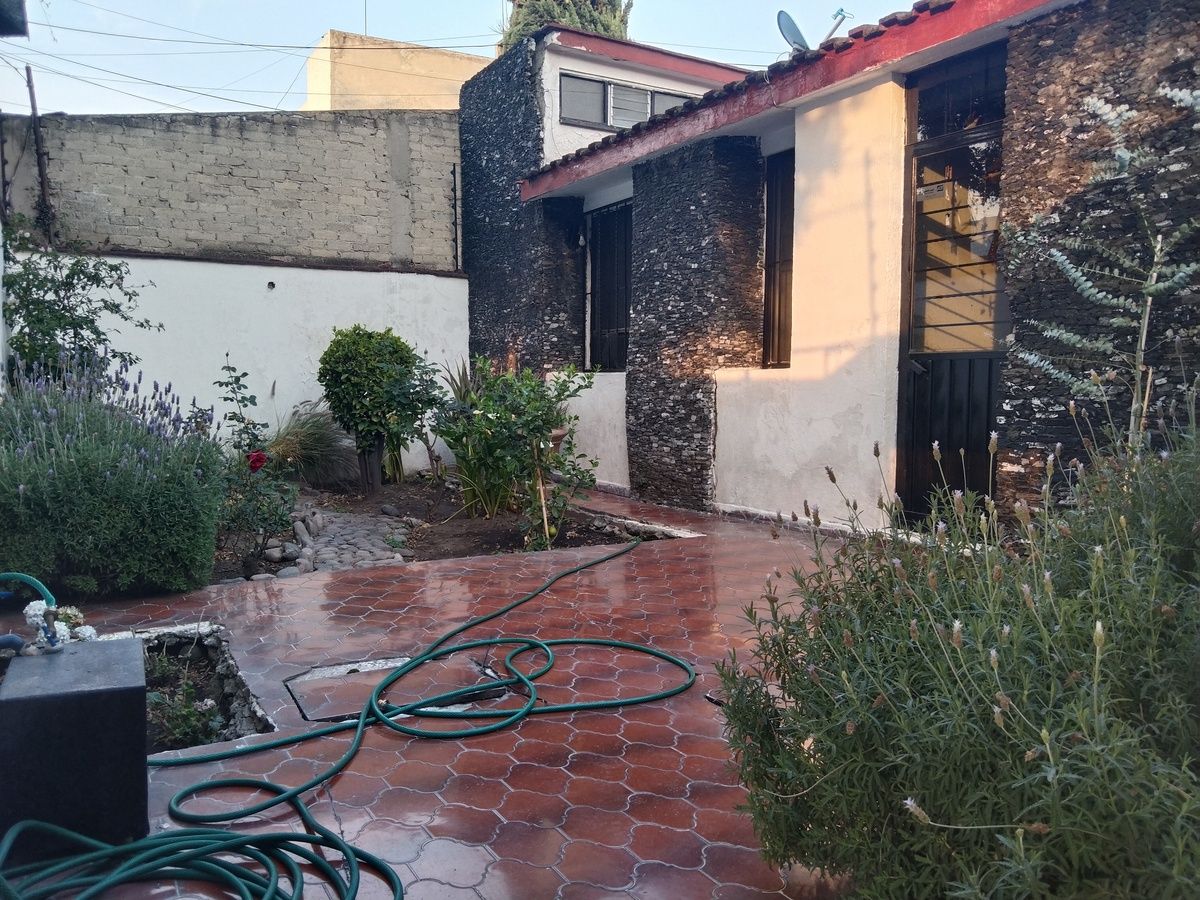 25 de 34: Patio frontal