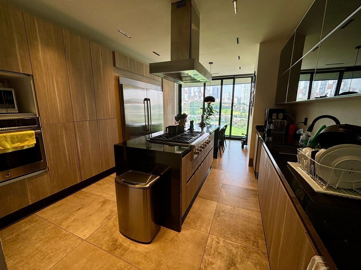 43, Boulevard Bosque Real, 001, Bosque Real, 52770 con 3 Recámaras, 3 Baños, 470 Metros Cuadrados y 4 Puestos de Estacionamiento