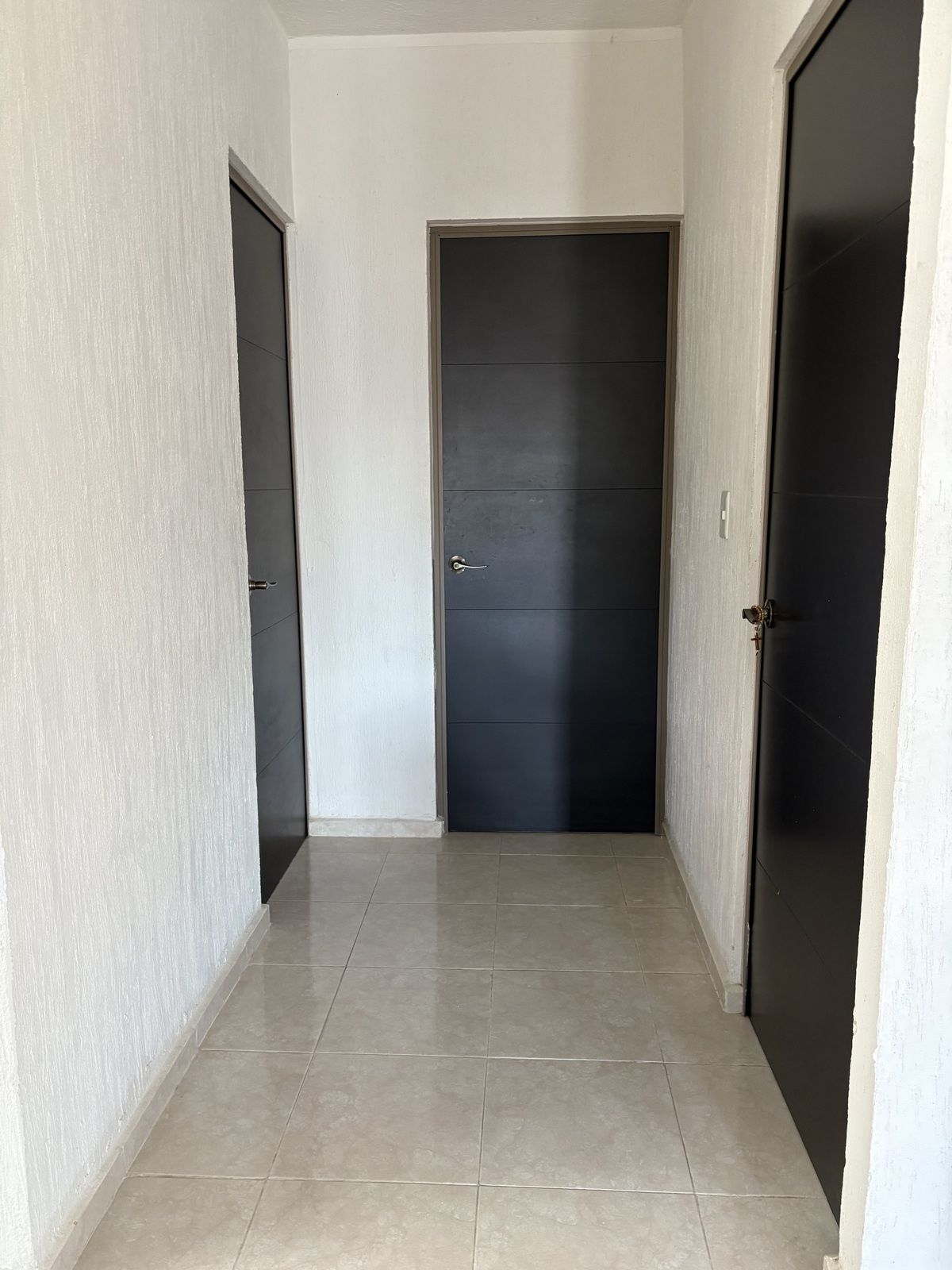 6 de 9: HABITACIONES Y BAÑO Y BAÑO