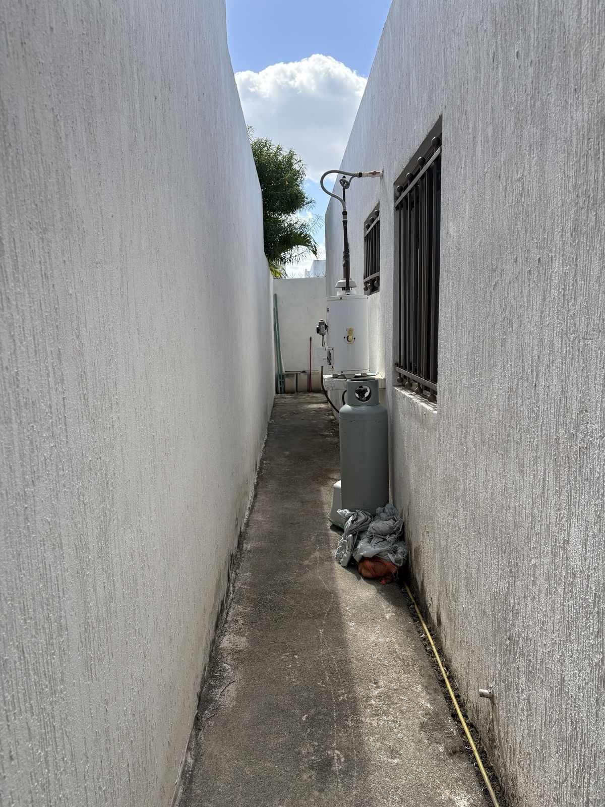 8 de 9: PASILLO DE ACCESO
