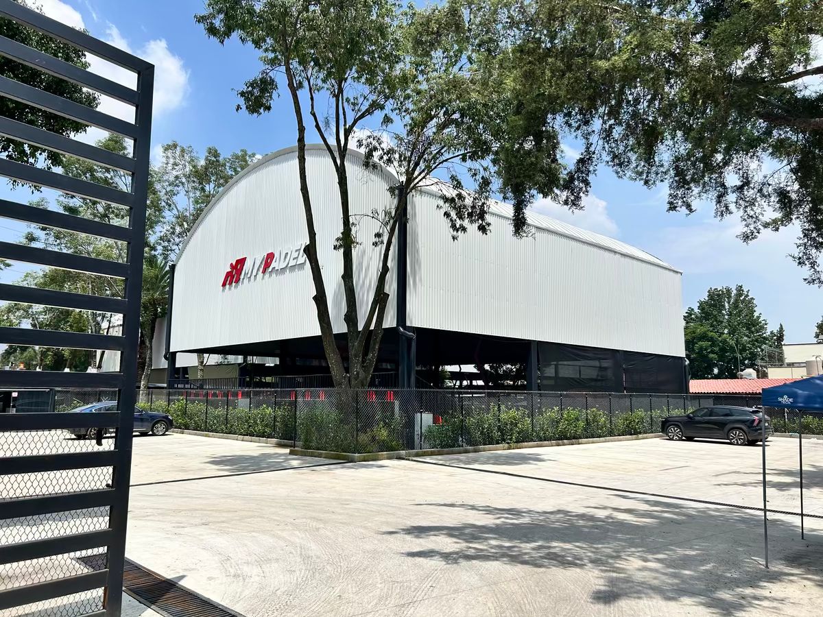 2 de 12: A 100 metros hay canchas  PADEL nuevas sobre prol 5 Mayo