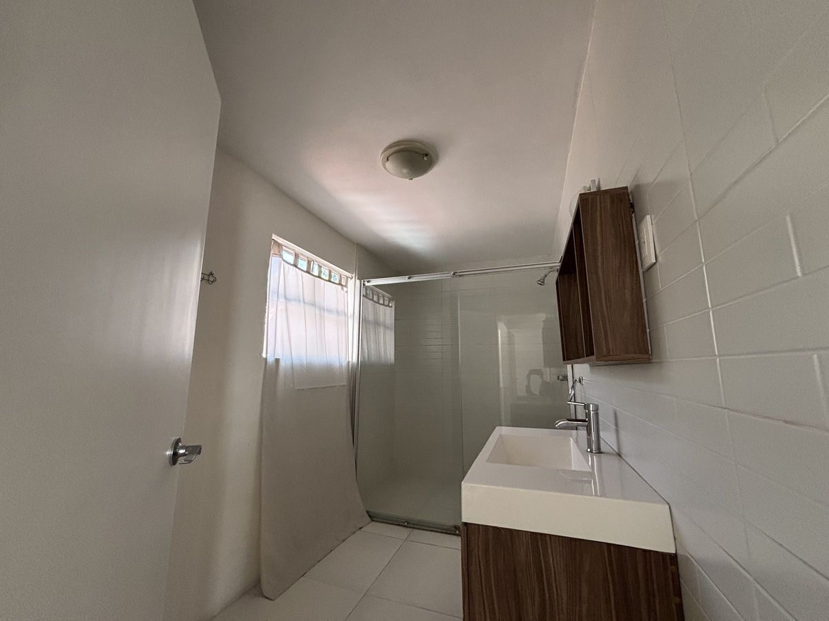13 de 17: Baño de recámaras