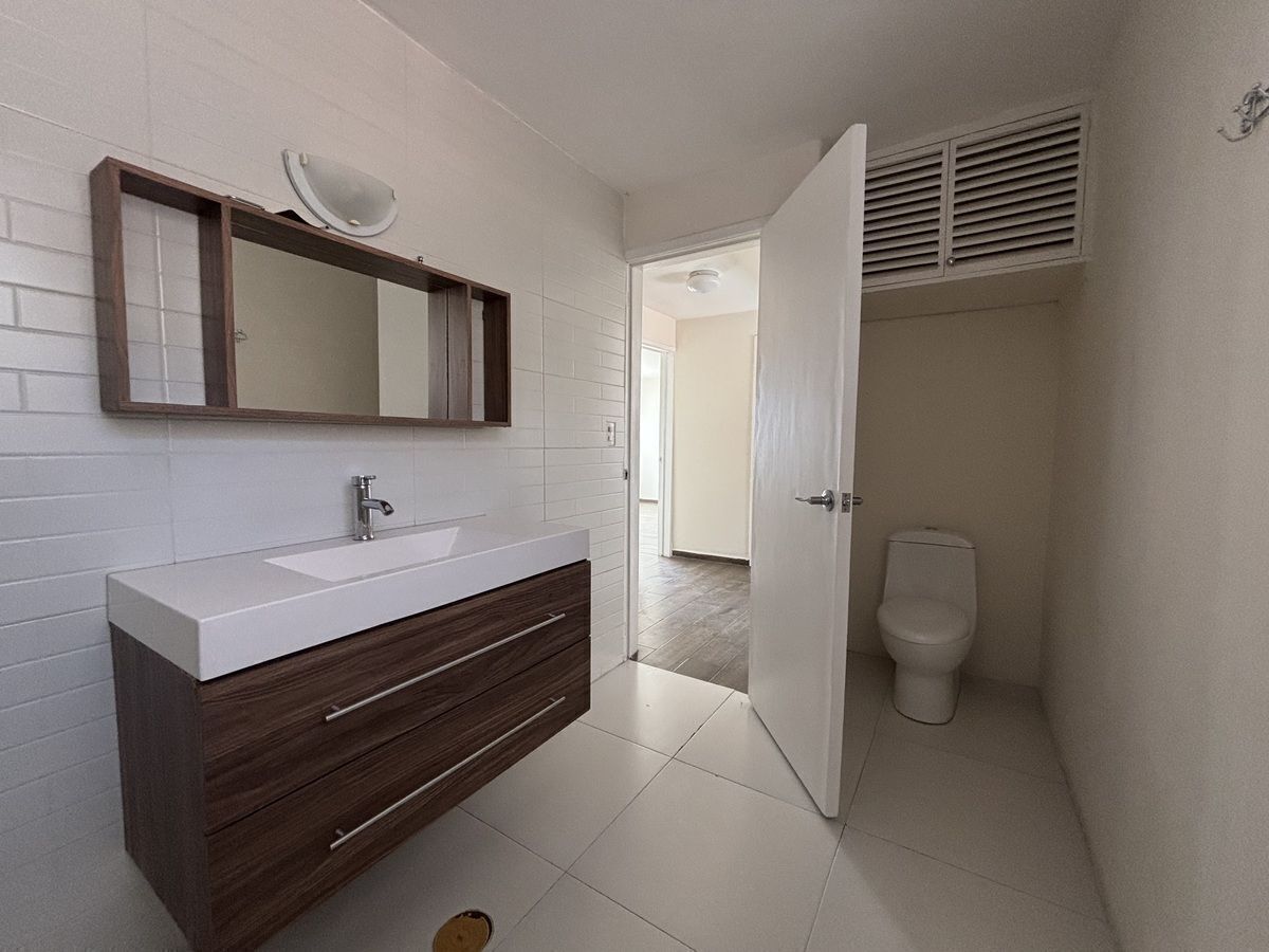 12 de 17: Baño compartido