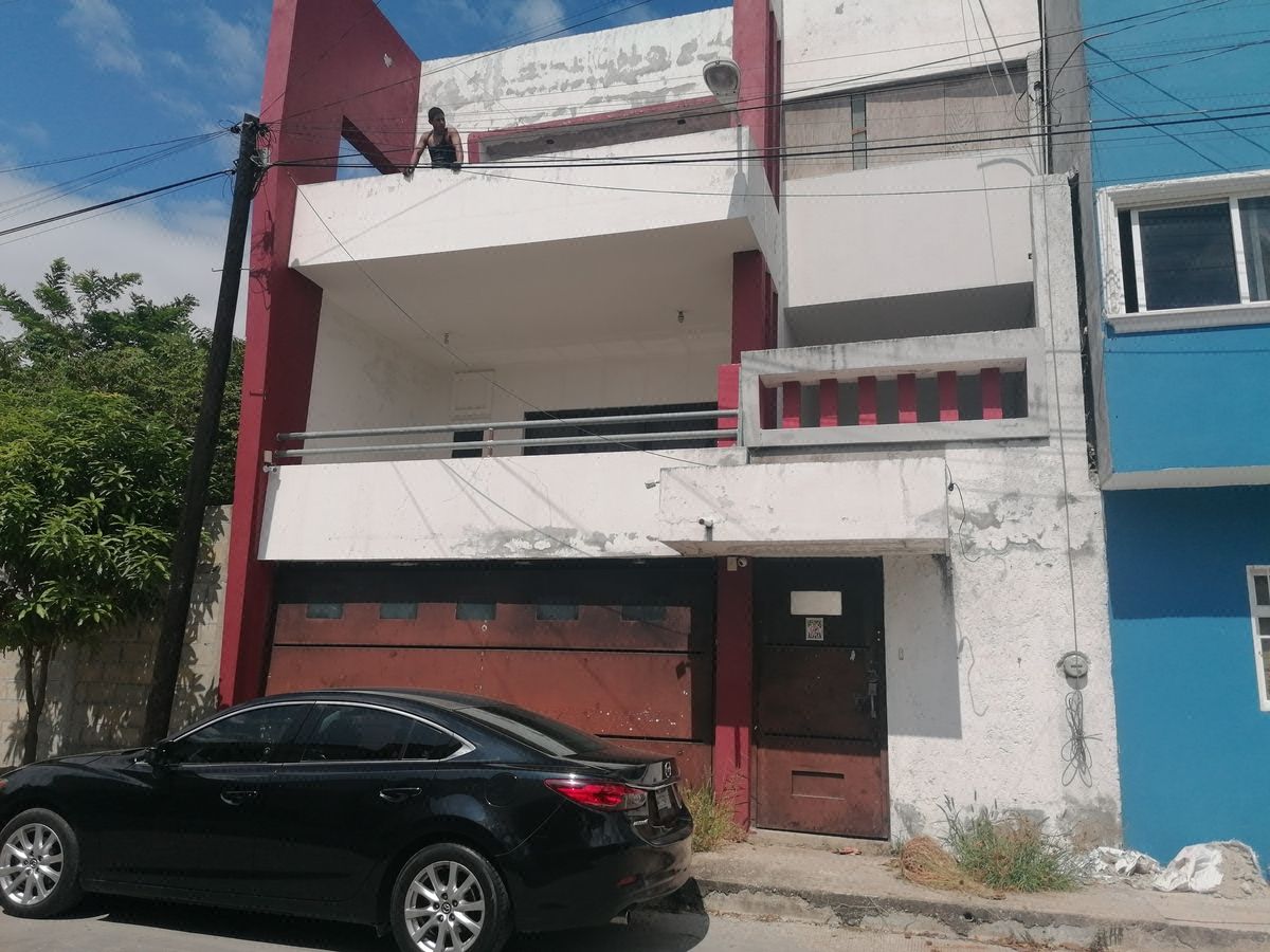 Se Vende Casa en la Col. Chanka de 2 Niveles