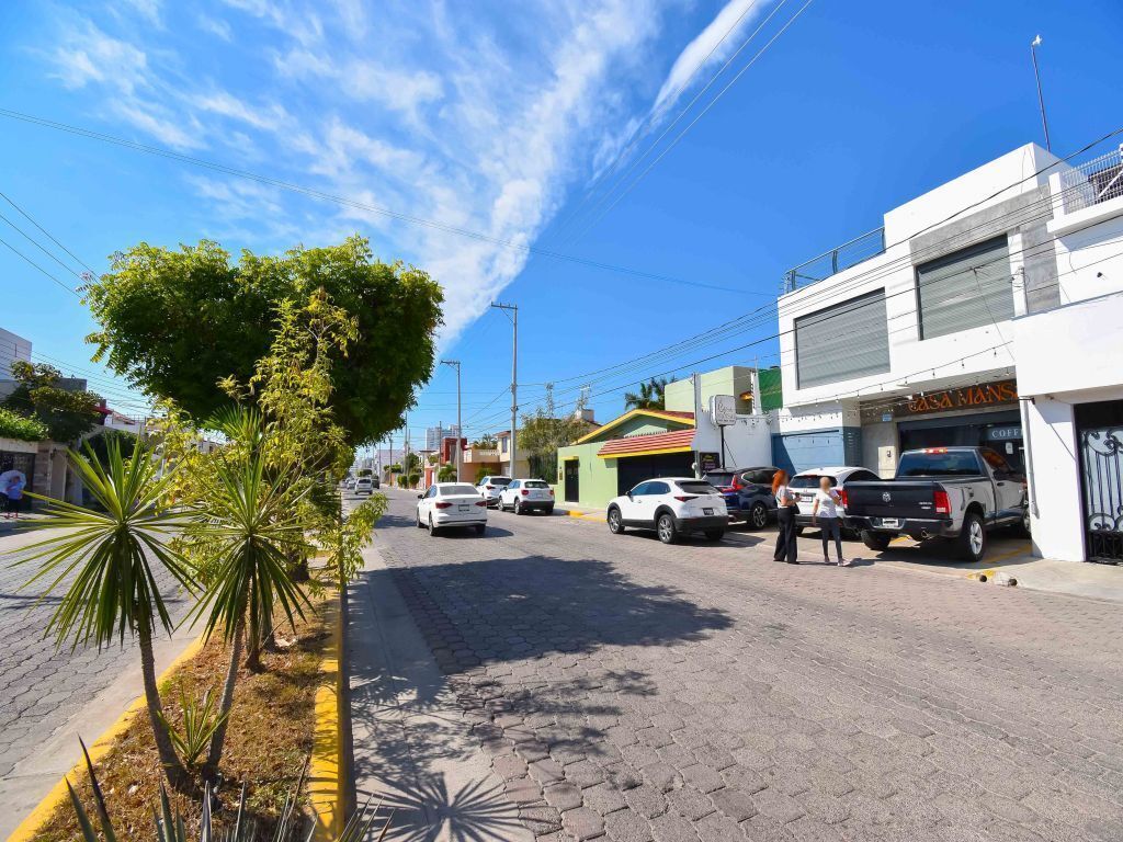 3 de 23: Sobre Avenida Lomas