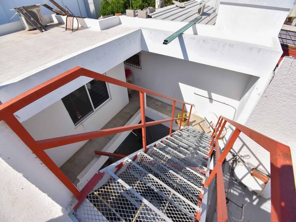 20 de 23: Escaleras a departamentos