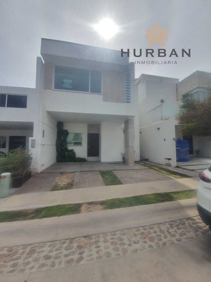 HURBAN vende casa con recámara en planta baja en Ruscello.