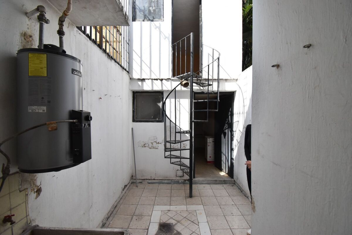 14 of 17: Cuarto de servicio con baño completo y bodega
