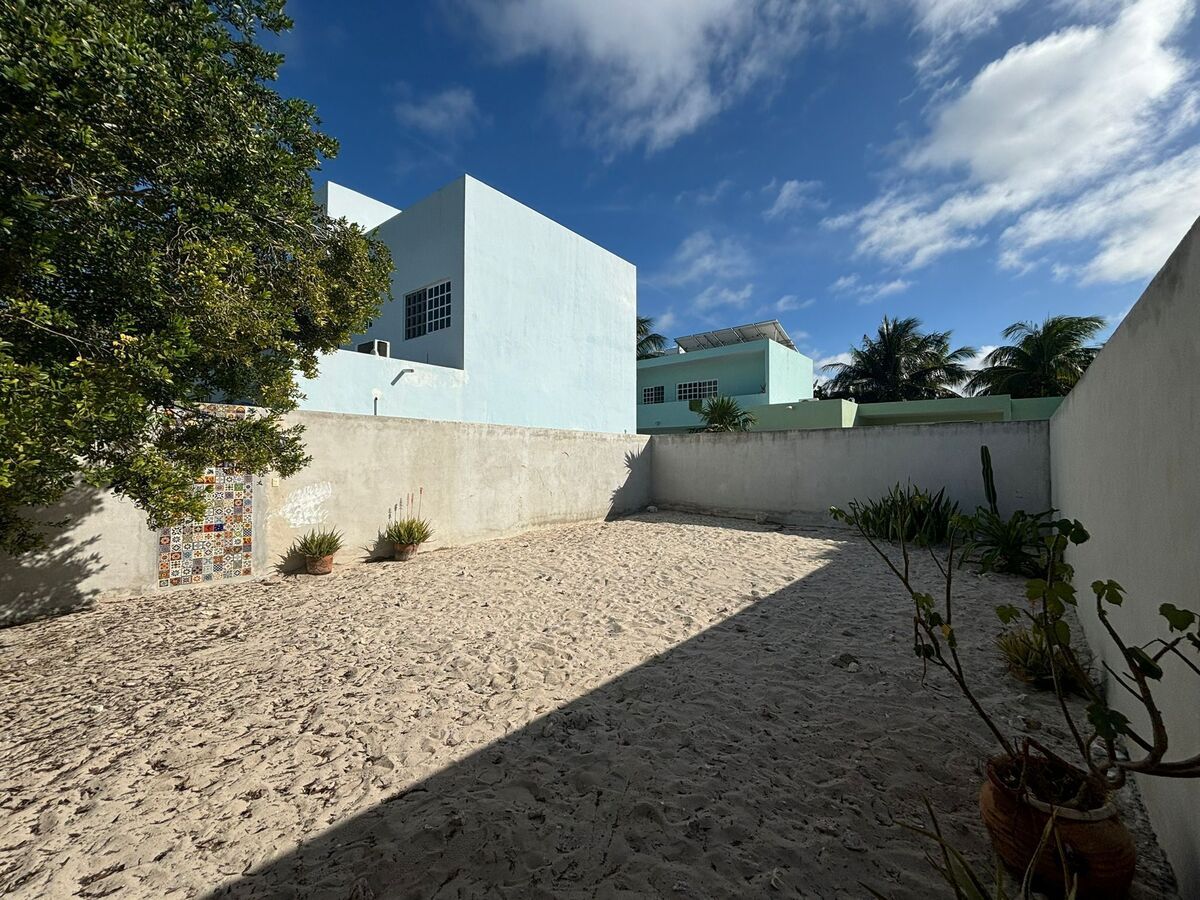 4 de 16: Undeveloped Lot 2