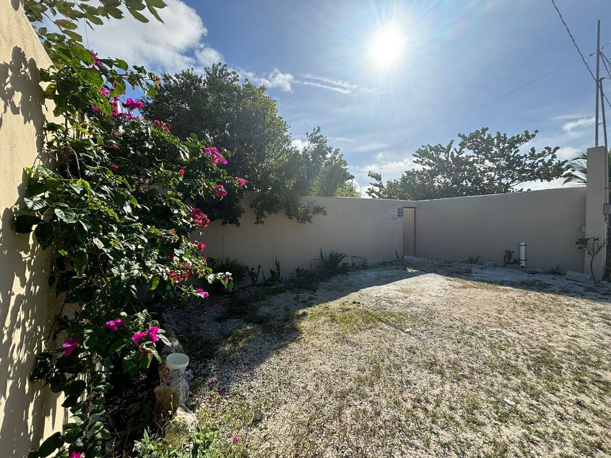 3 de 16: Undeveloped Lot 1