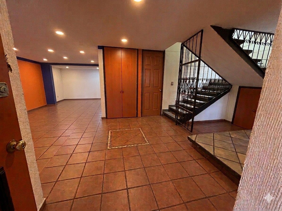 Entrada, foto 1 de 36