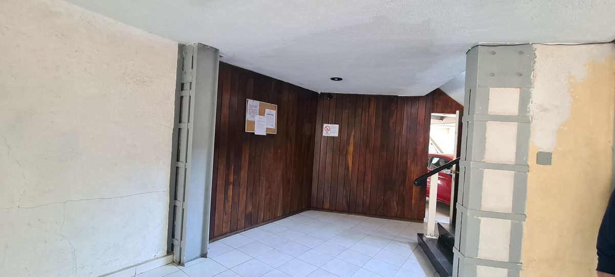 5 of 40: Parte entrada al edificio, puzzaron informativo
