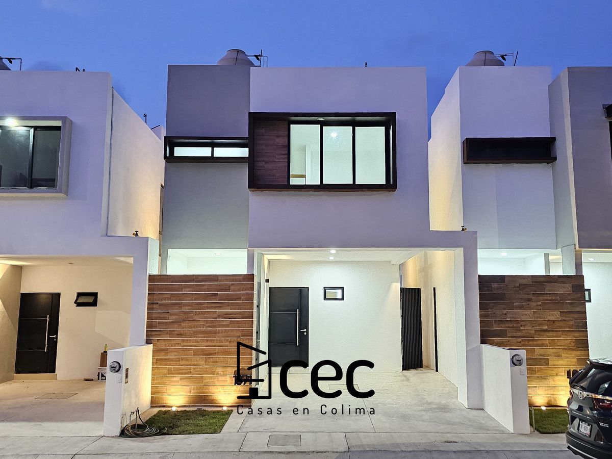 Casa de 2 Plantas, 3 Recámaras, 3 Baños, Cochera para 2 Autos