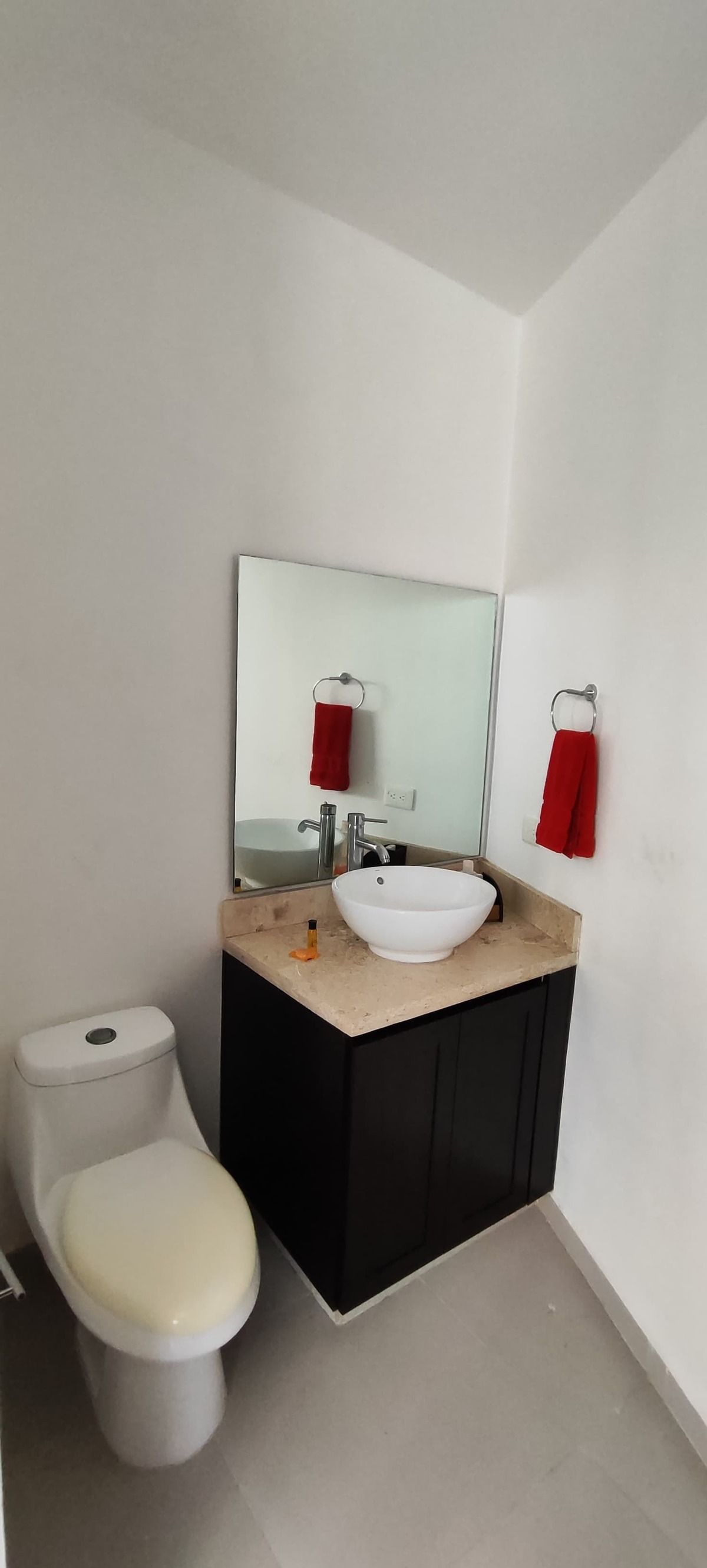 2 of 15: MEDIO BAÑO
