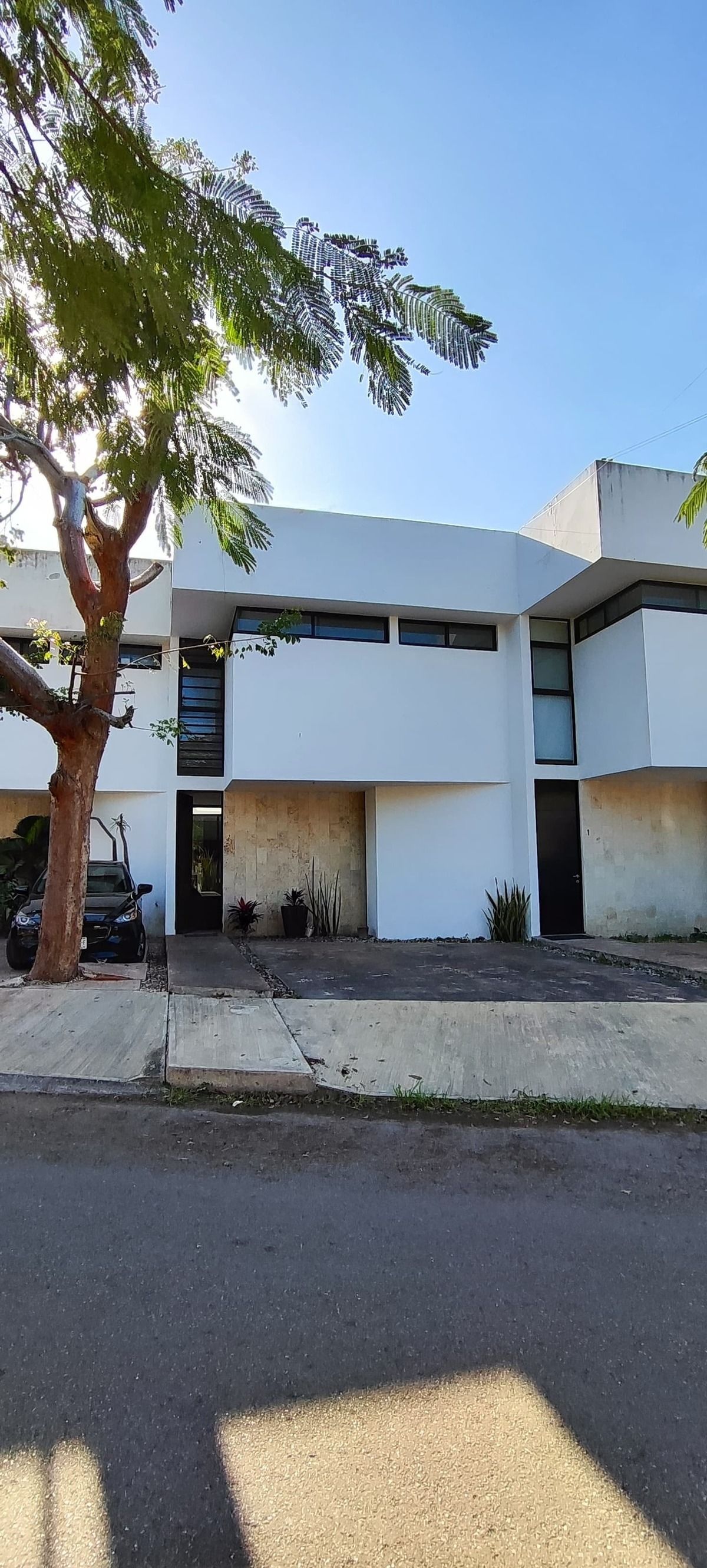 1 of 15: FACHADA