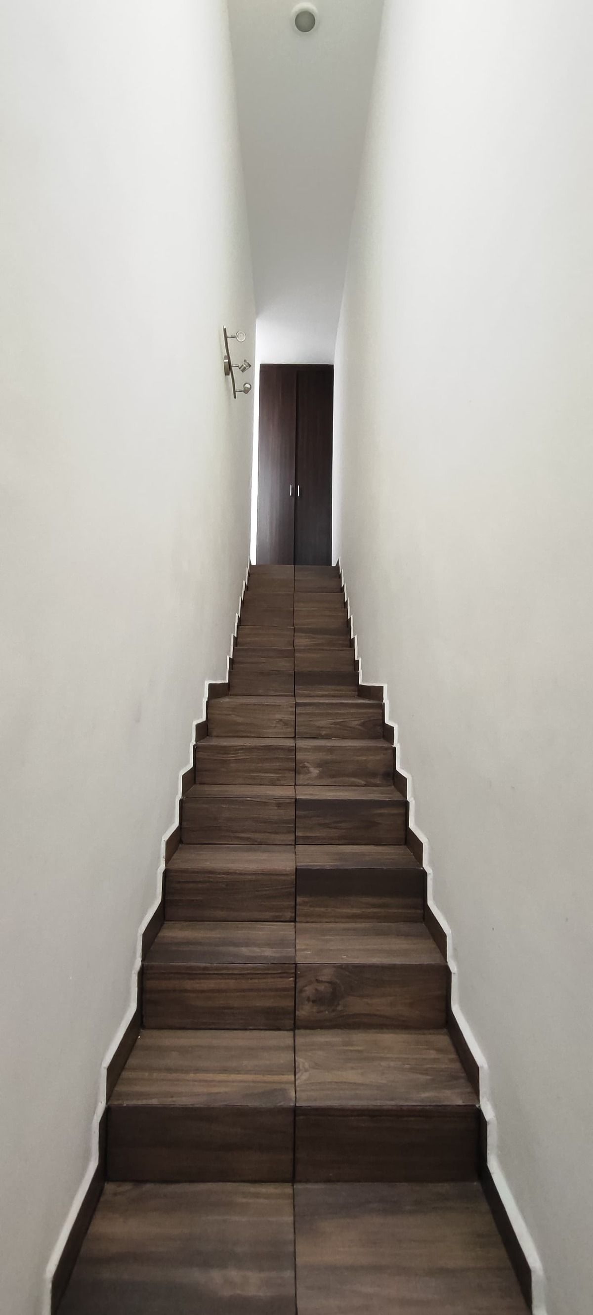 8 of 15: ESCALERAS