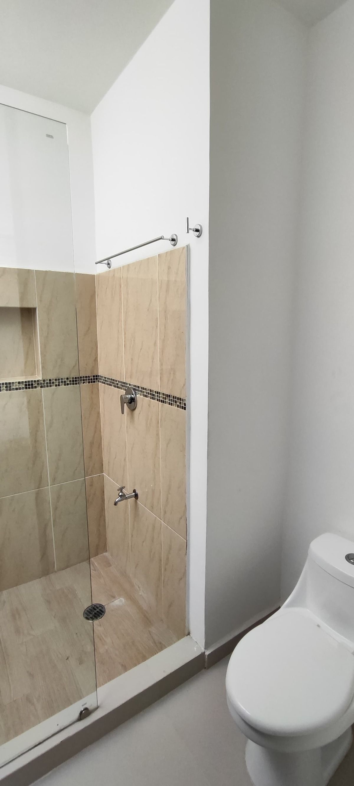 11 of 15: BAÑO
