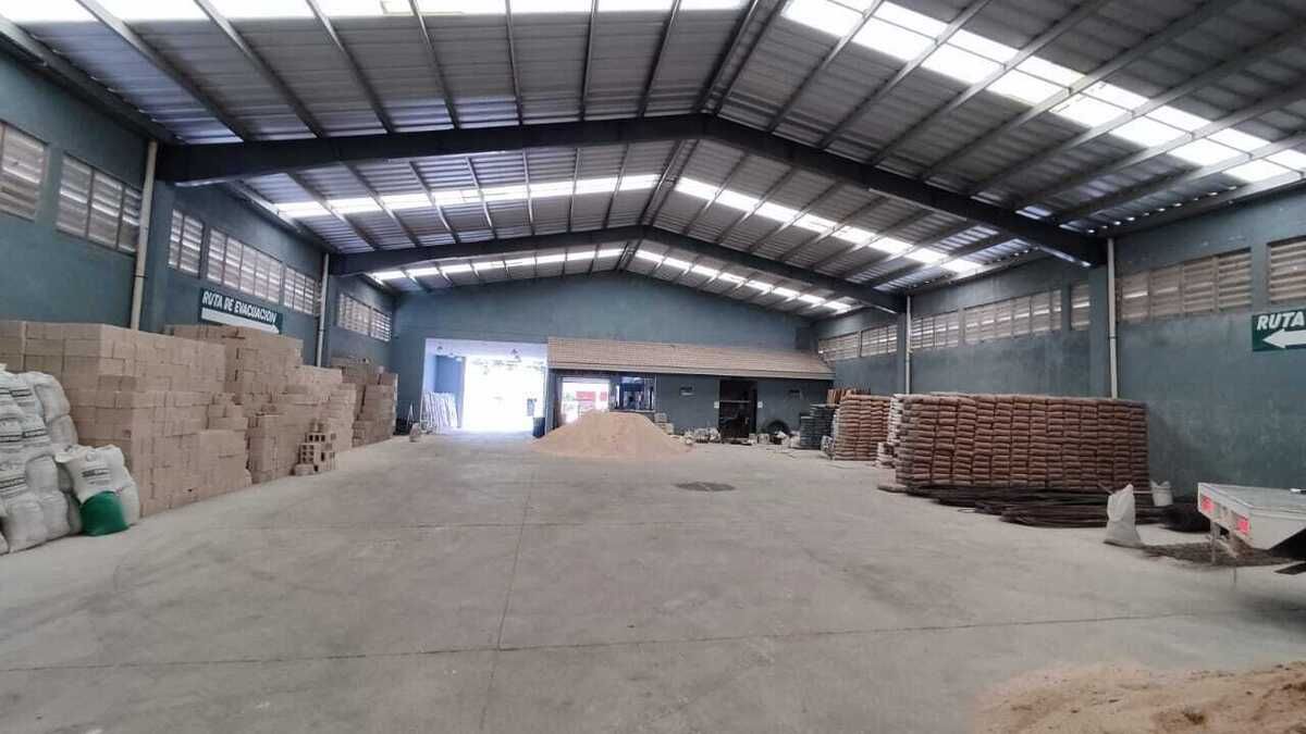 3 de 7: Interior de Bodega