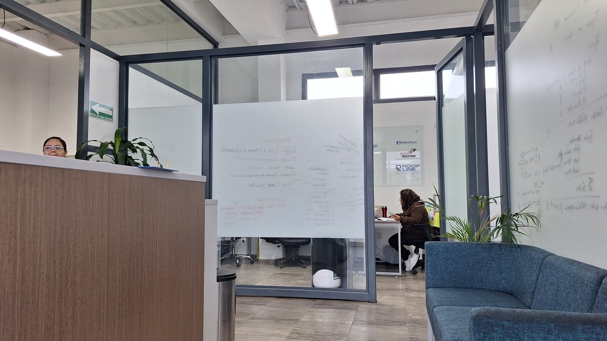 2 of 28: Venta local comercial  250 m2 Juriquilla Querétaro