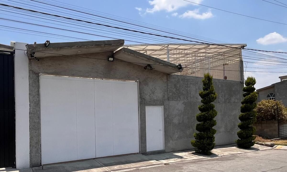 Fachada principal a pie de calle