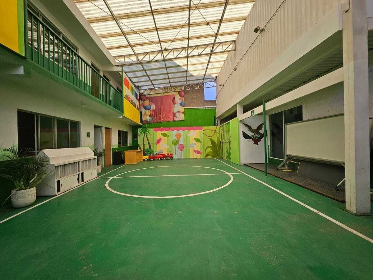 Casa con uso de suelo para Colegio en Venta en PASEOS DE TAXQUEÑA