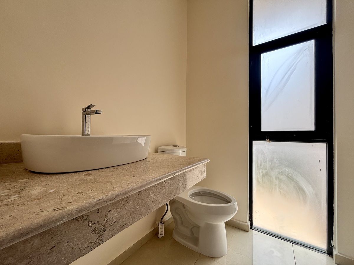 39 de 41: BAÑO DE VISITAS PB