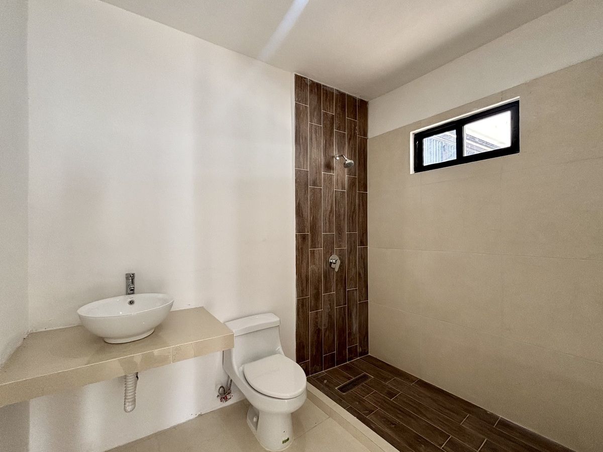 41 de 41: BAÑO DE SERVICIO