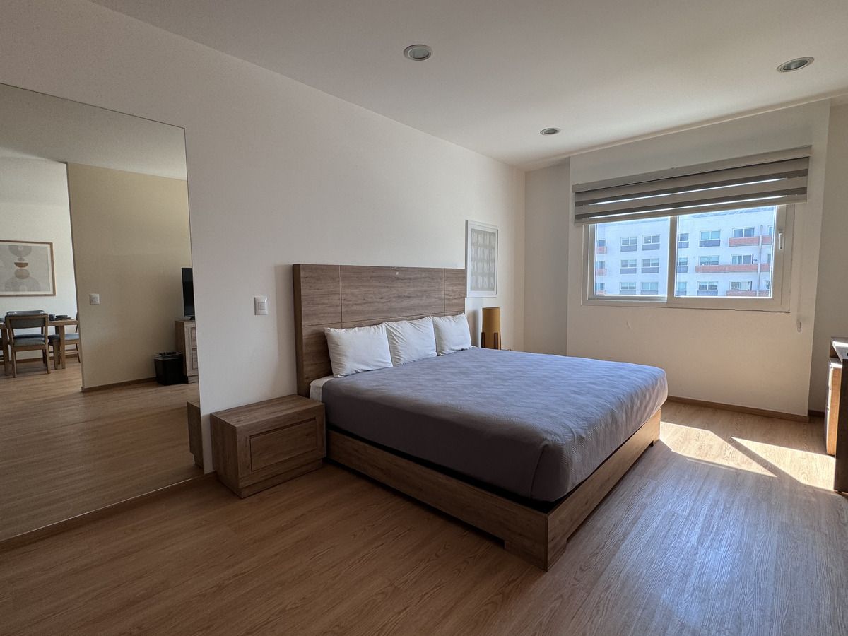 5 of 20: Suite 66m2