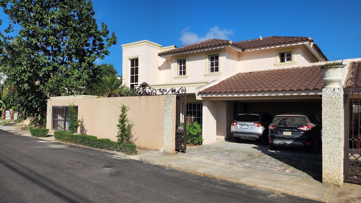 Casas en Venta Altos de Arroyo Hondo III, Santo Domingo