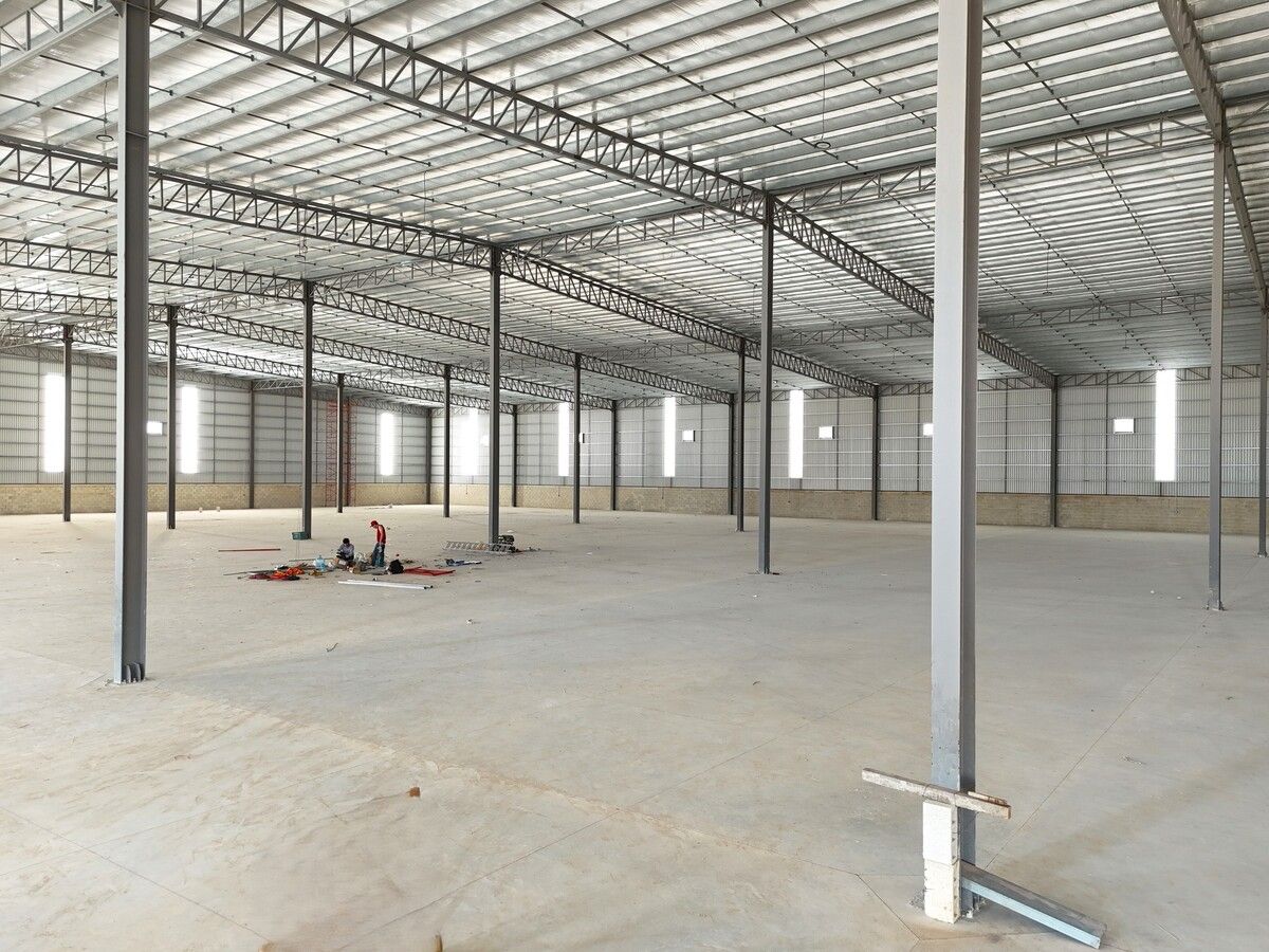 2 de 14: INTERIOR NAVE 8,000 m2