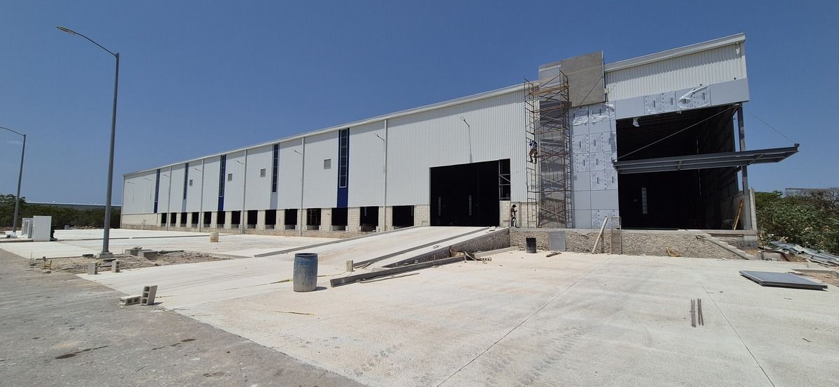 8 de 14: NAVE 8,000 m2