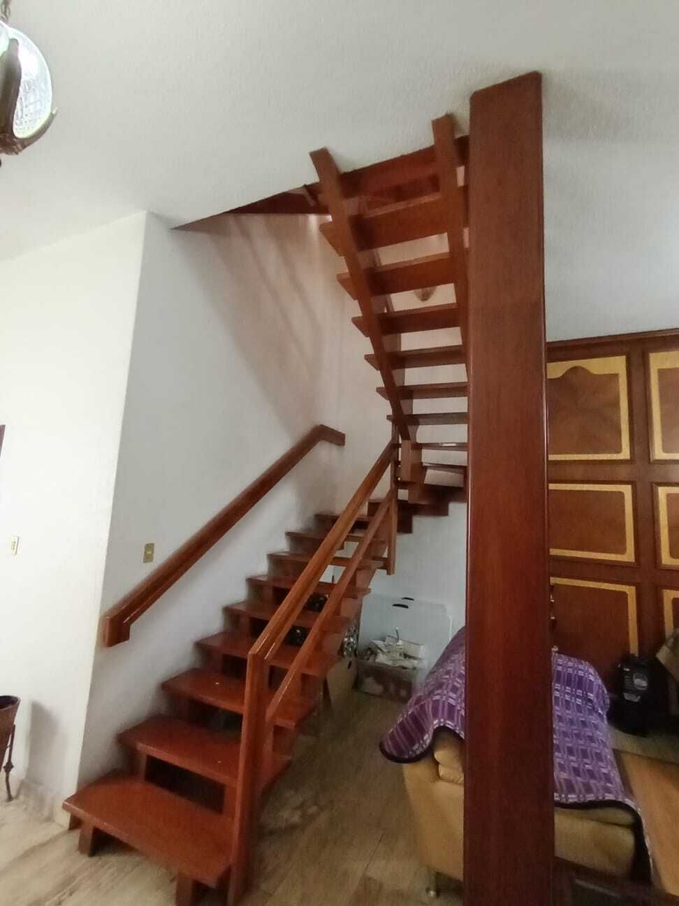 8 of 39: ESCALERAS PB