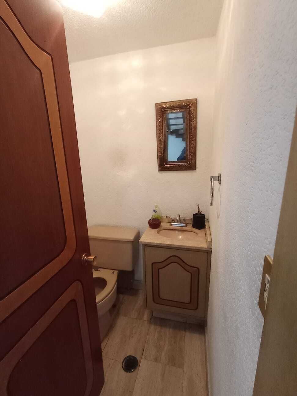 9 of 39: 1/2 BAÑO PB